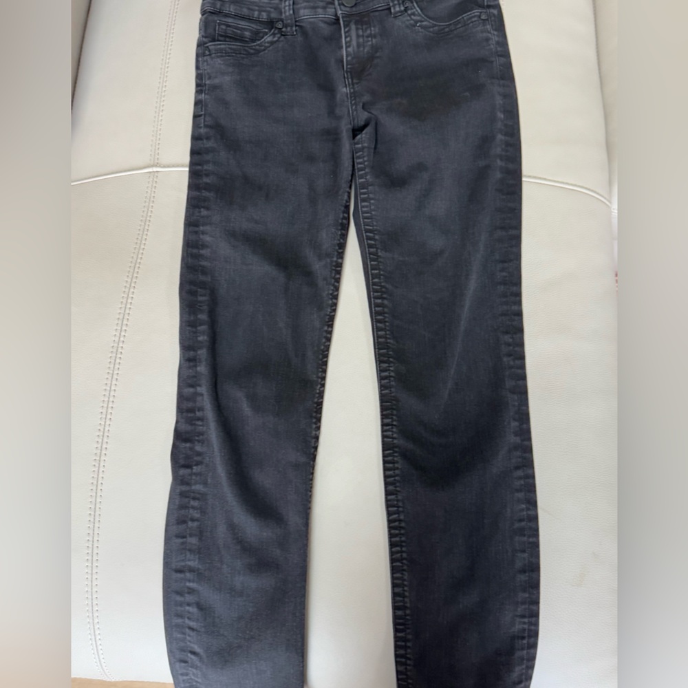 KUT size 8 black straight leg jeans